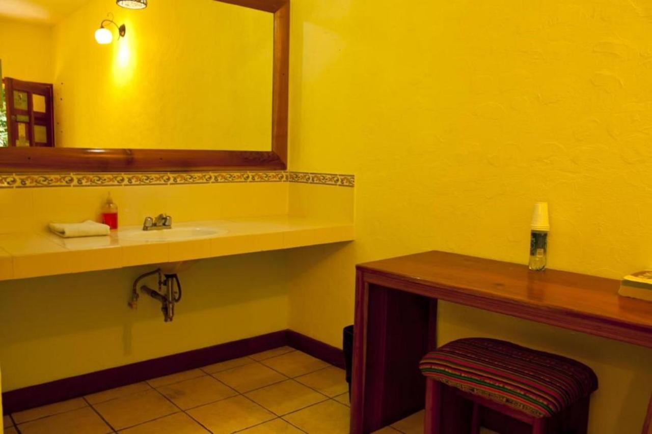 Hotel Jaguar Inn تيكال المظهر الخارجي الصورة
