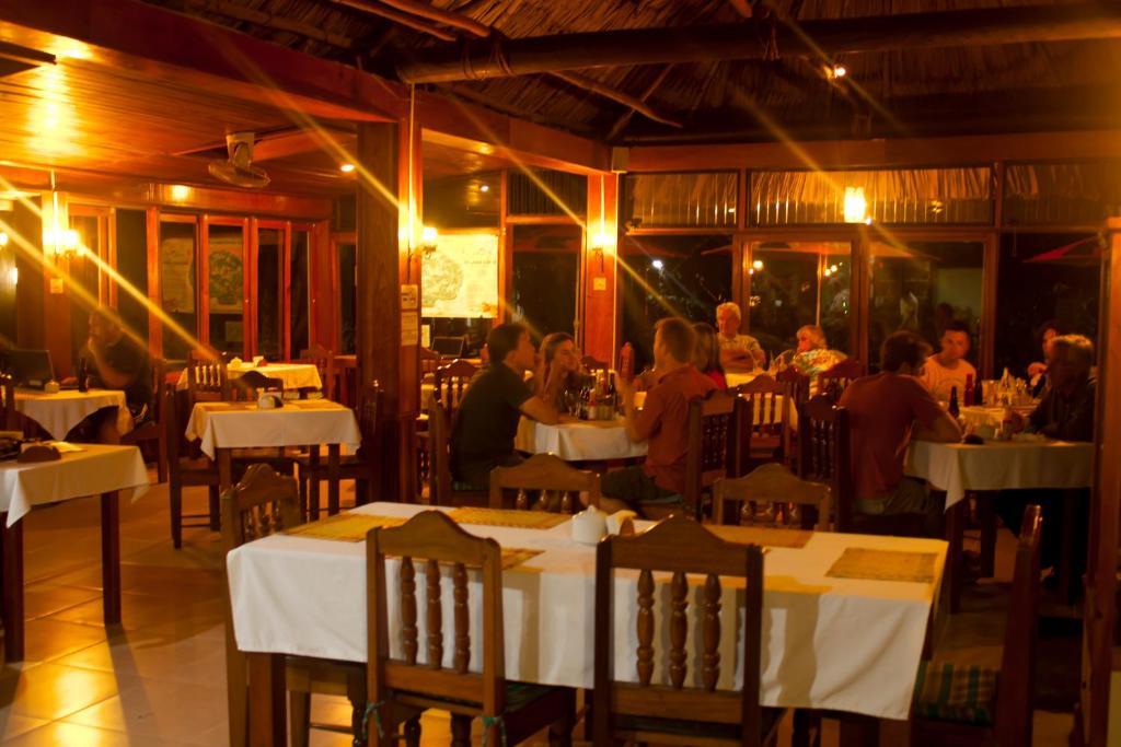 Hotel Jaguar Inn تيكال المظهر الخارجي الصورة